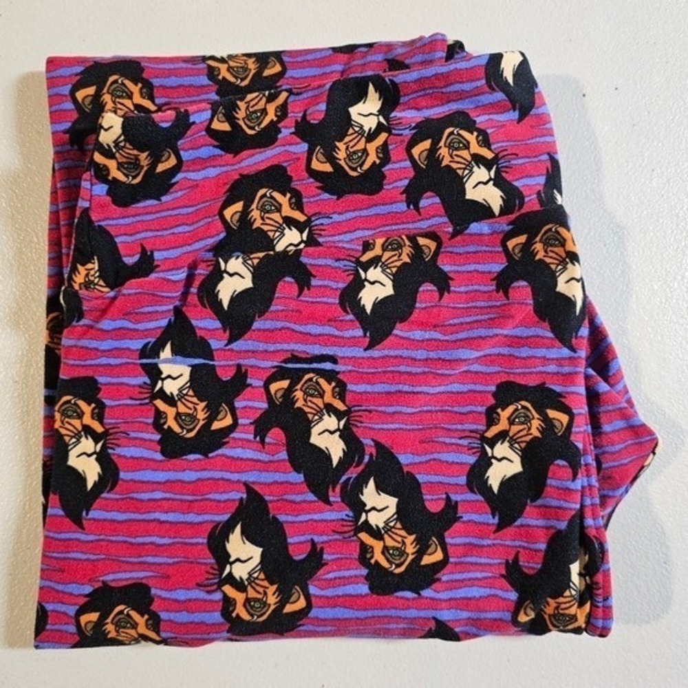 LuLaRoe TC Tall Curvy Leggings Scar The Lion King Print Red Blue Stripes